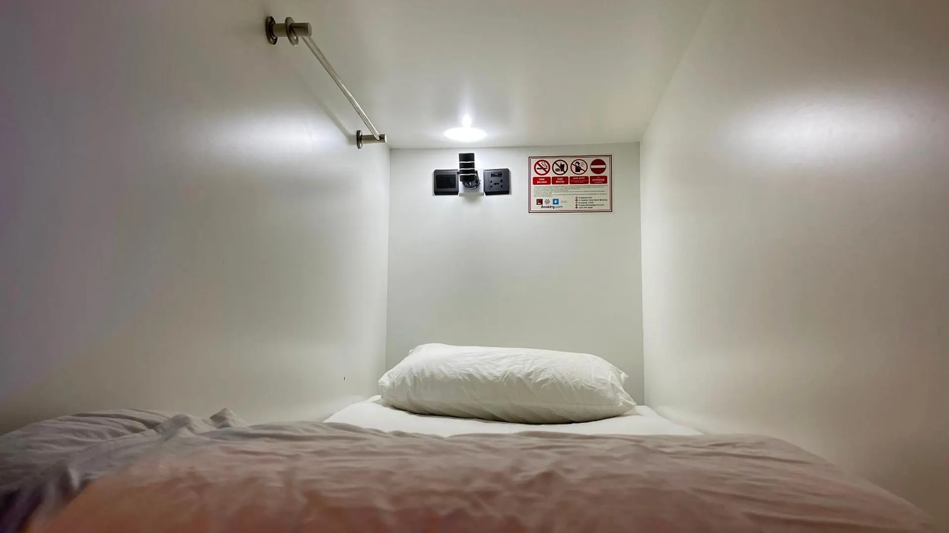 Oyo 91036 J Capsule Hotel @ Jalan Bukit Bintang Kuala Lumpur
