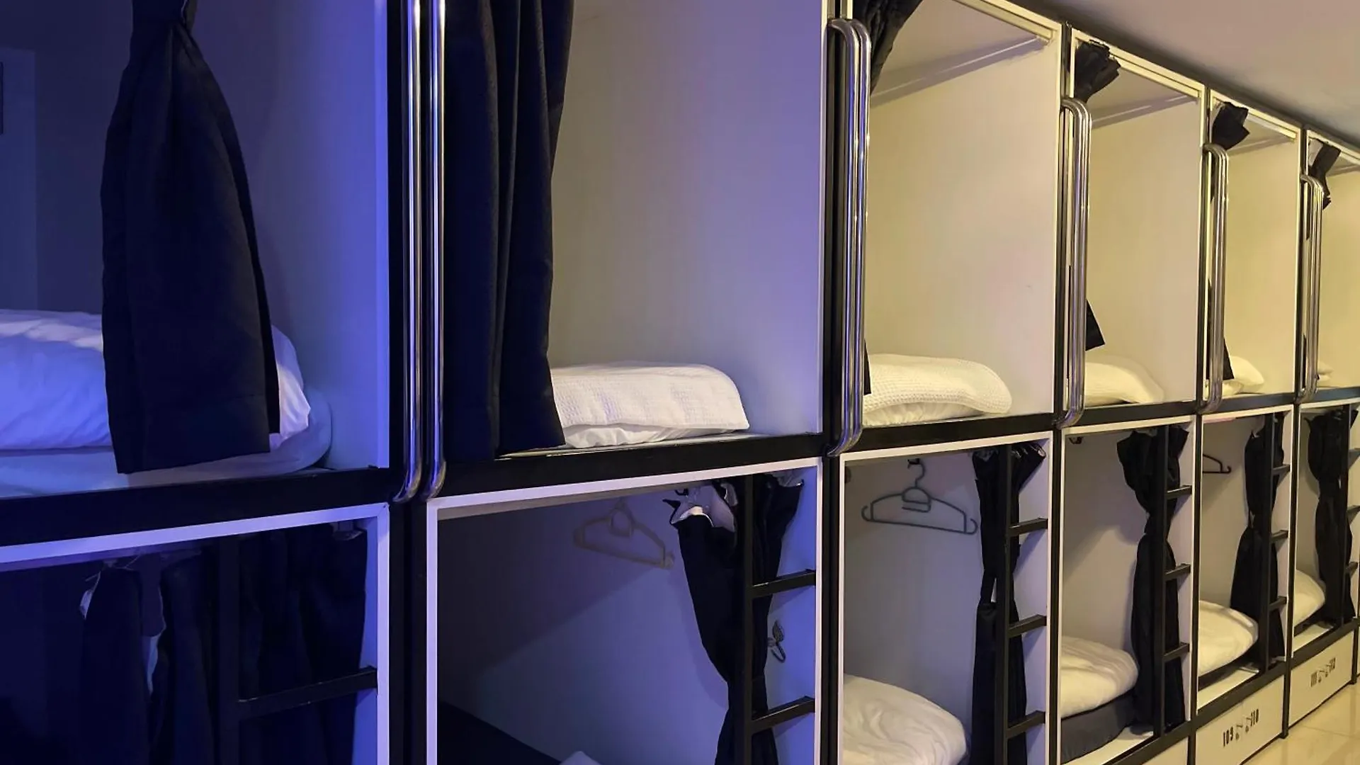 Oyo 91036 J Capsule Hotel @ Jalan Bukit Bintang Kuala Lumpur Malezya