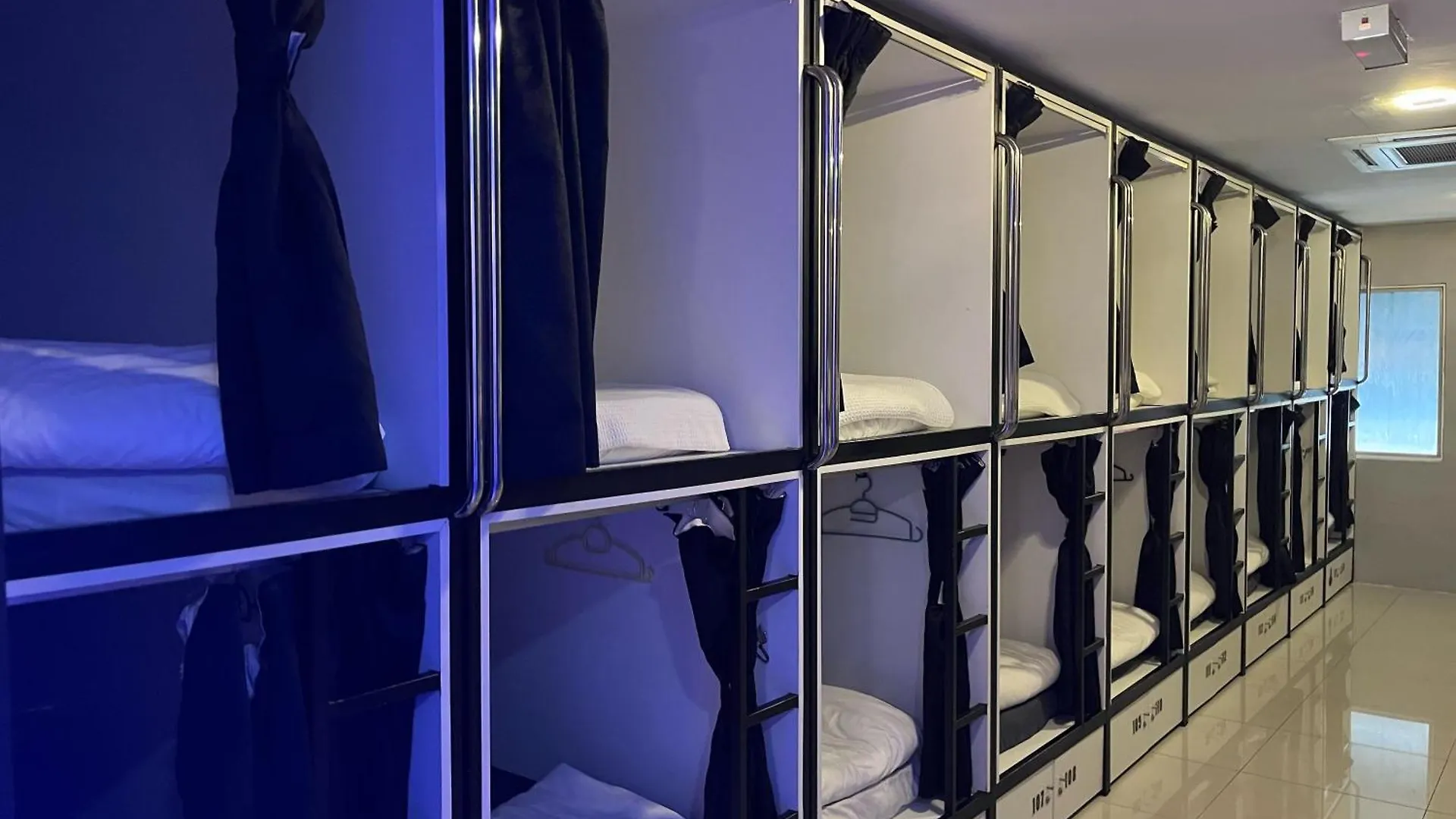 Oyo 91036 J Capsule Hotel @ Jalan Bukit Bintang Kuala Lumpur