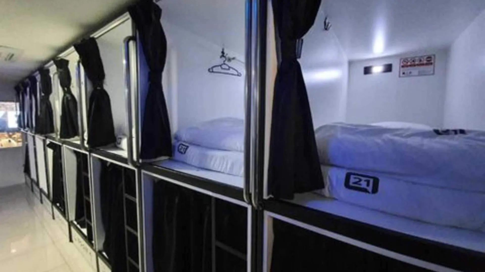 Oyo 91036 J Capsule Hotel @ Jalan Bukit Bintang Kuala Lumpur
