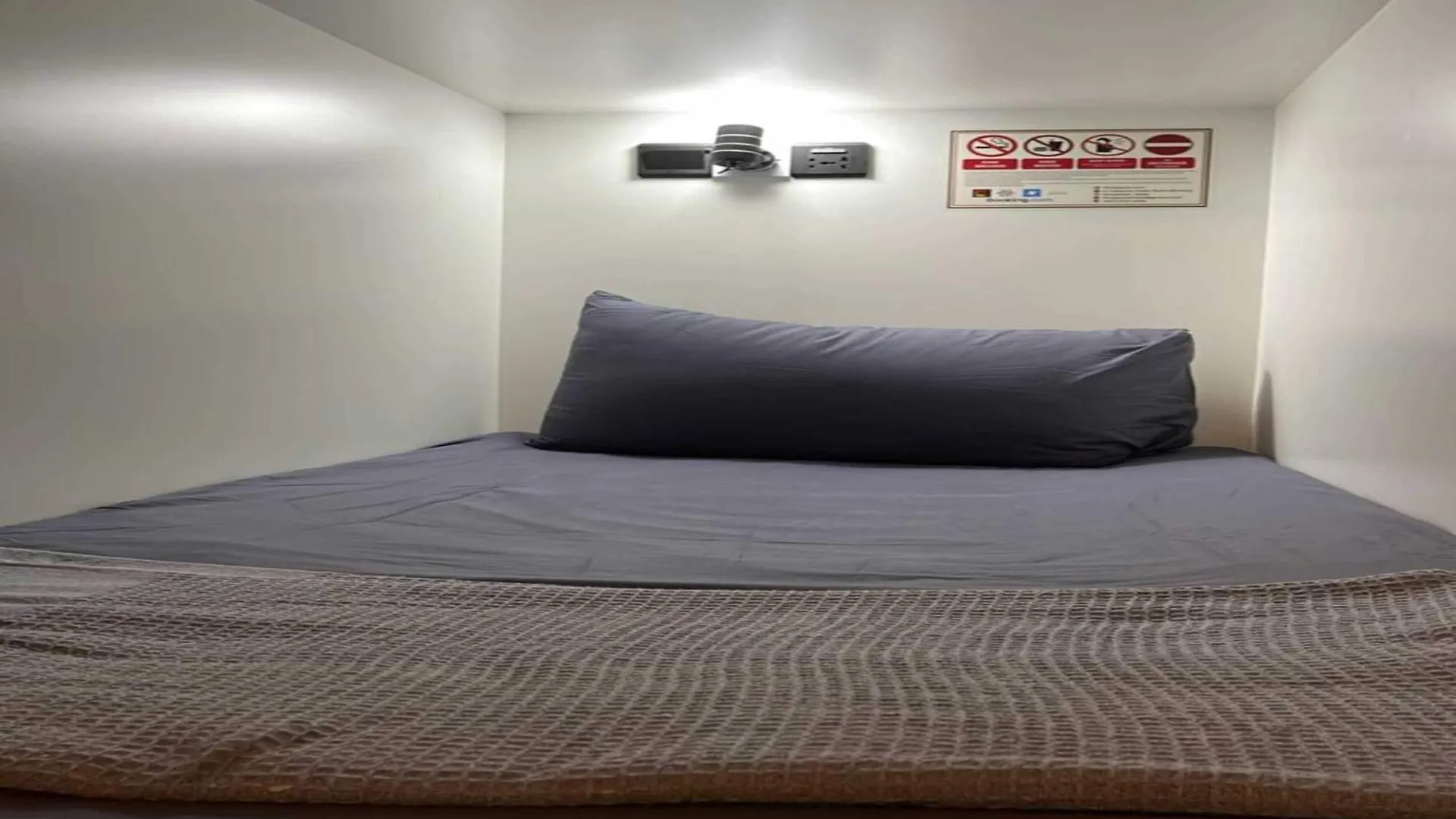 Oyo 91036 J Capsule Hotel @ Jalan Bukit Bintang Kuala Lumpur